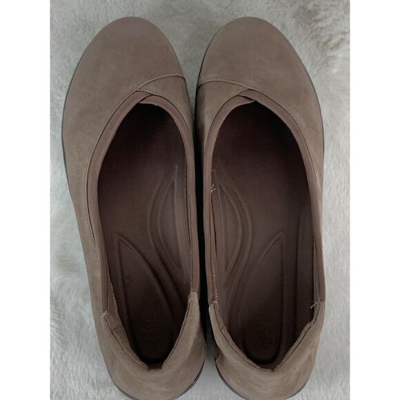 G.H. Bass & Co. Womens Taupe Suede Flats Size 10 - Picture 10 of 10